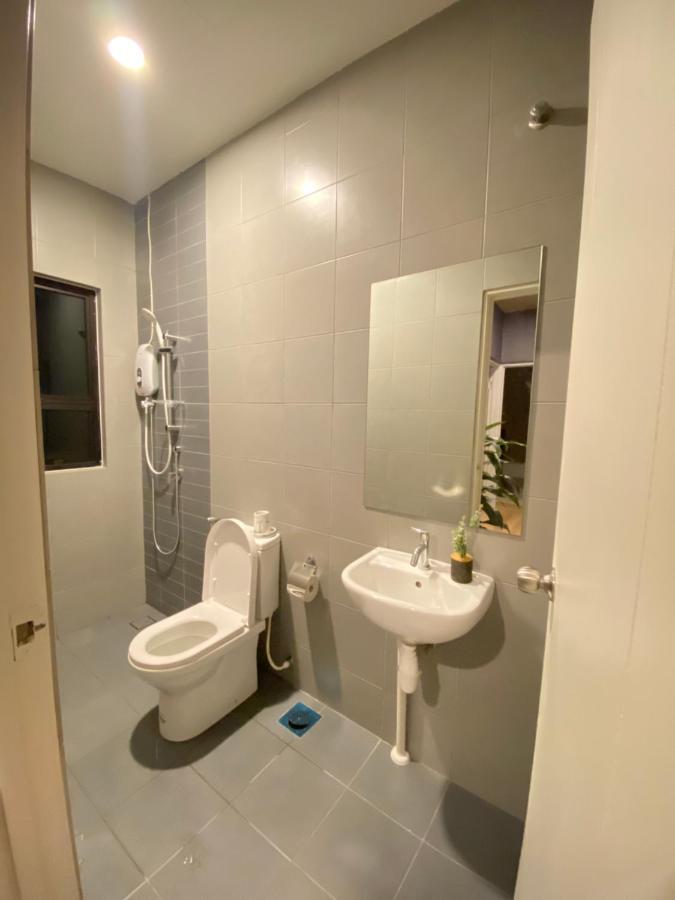 Faizal Madhi Homestay Kuching Exterior photo