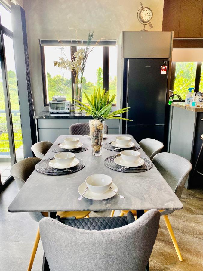 Faizal Madhi Homestay Kuching Exterior photo
